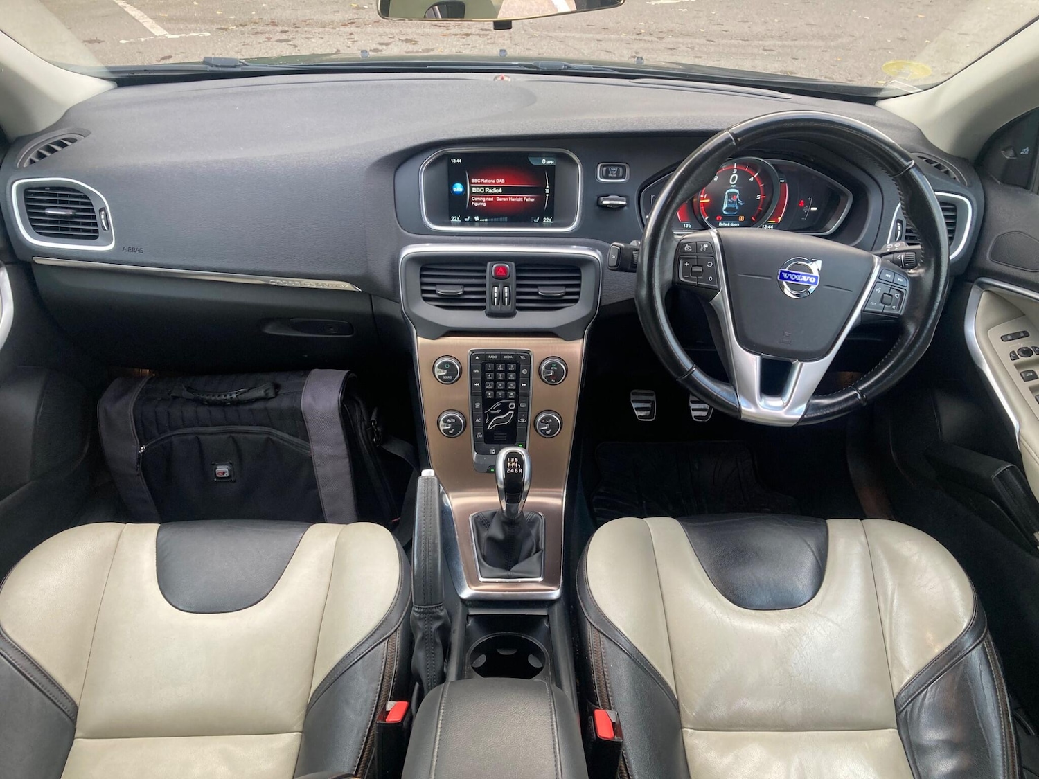 Used Volvo V40 Cross Country 2014 for sale - 76572539: Photo 23