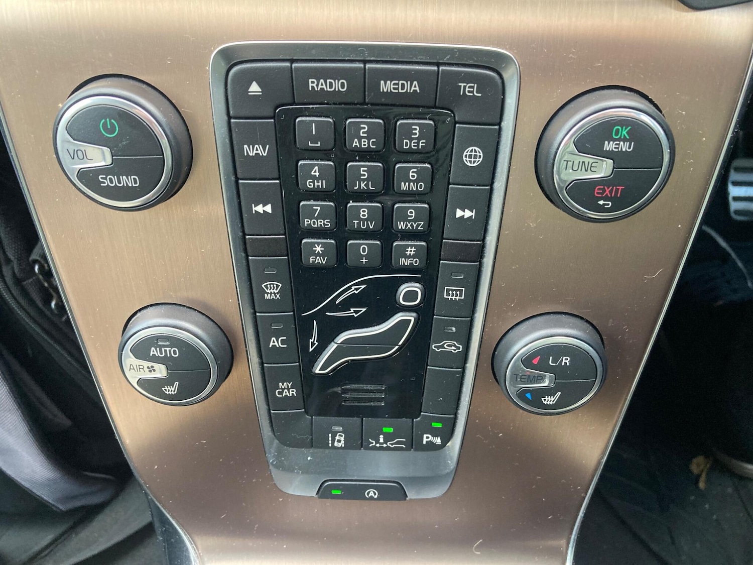 Used Volvo V40 Cross Country 2014 for sale - 76572539: Photo 25