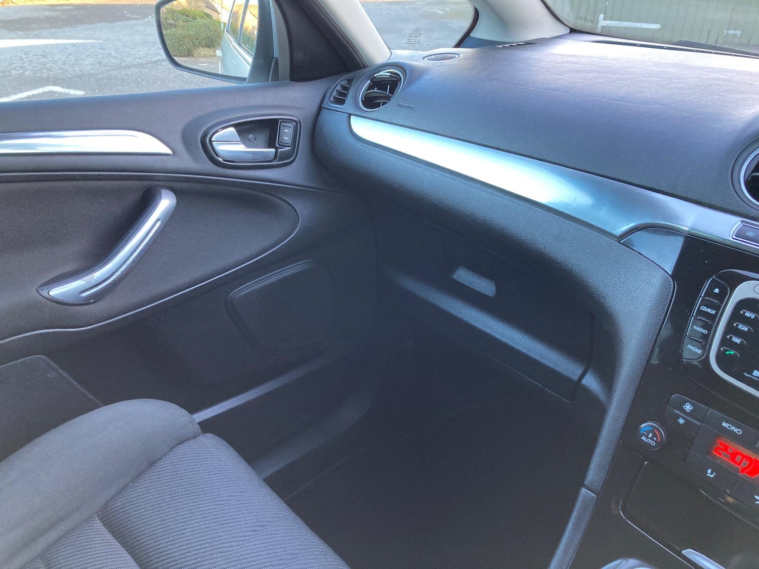 Used Ford S-Max 2010 for sale - 76657259: Photo 31