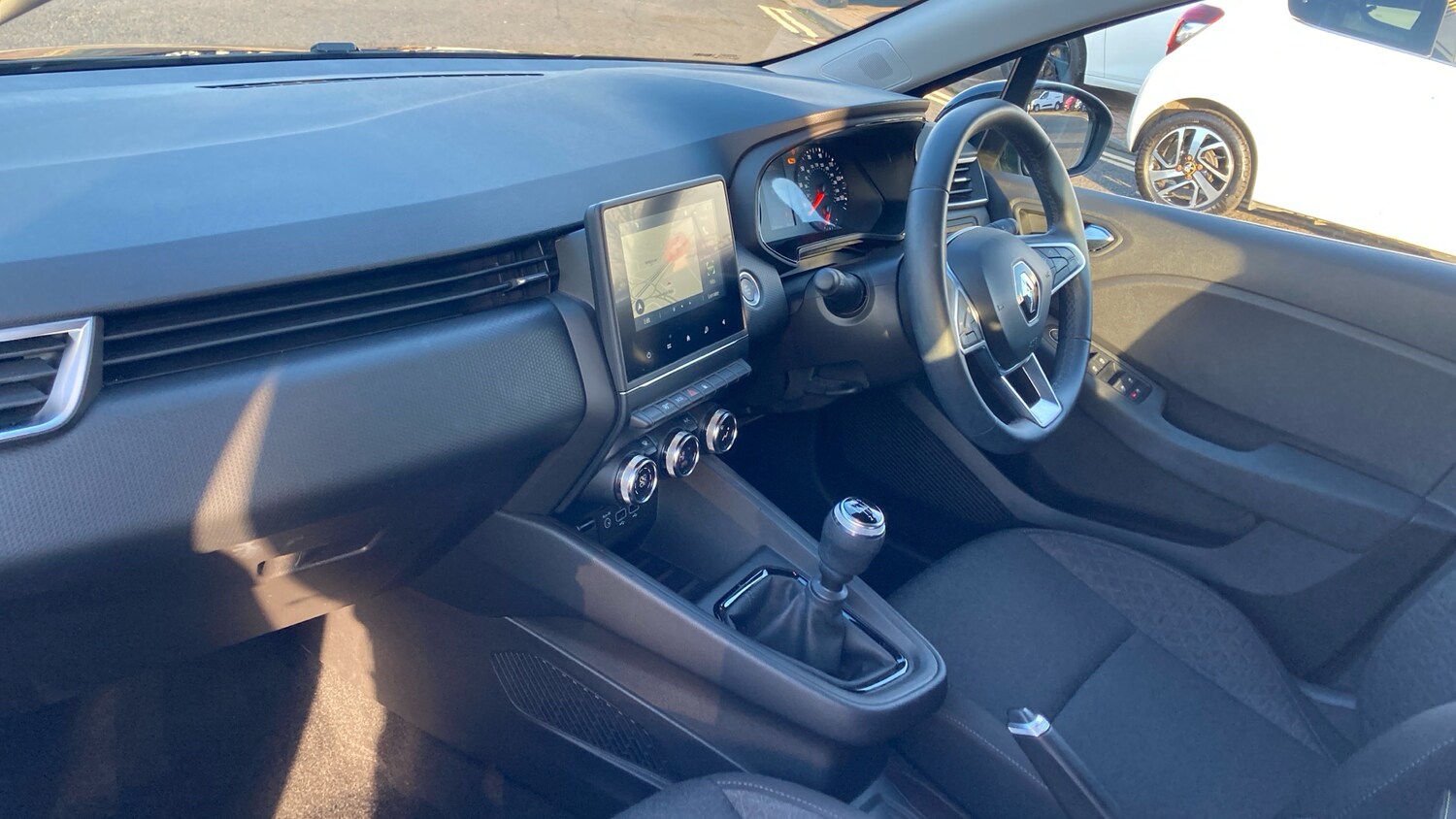 Used Renault Clio 2021 for sale - 76497201: Photo 9