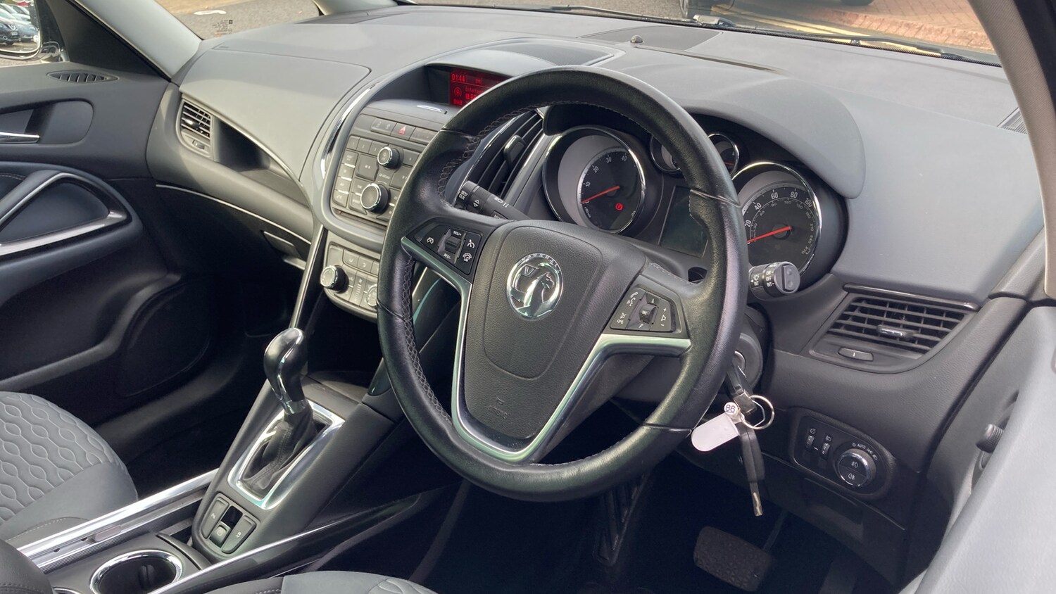 Used Vauxhall Zafira Tourer 2014 for sale - 76228135: Photo 37