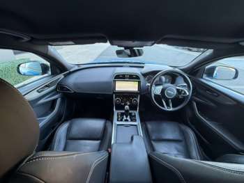 Used Jaguar XE 2020 for sale - 75215339: Photo