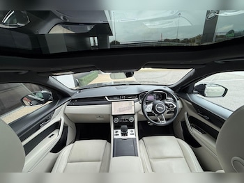 Used Jaguar F-Pace 2023 for sale - 76136607: Photo 3