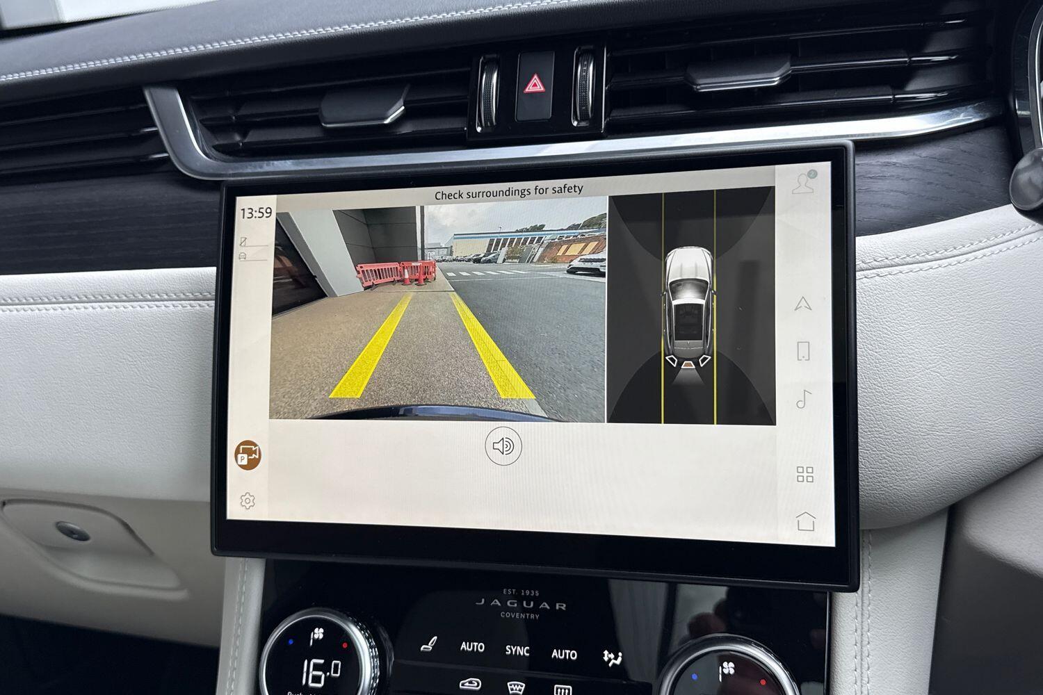 Used Jaguar F-Pace 2023 for sale - 76136607: Photo 4