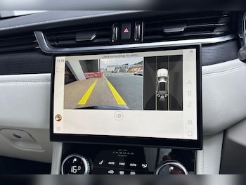 Used Jaguar F-Pace 2023 for sale - 76136607: Photo 4