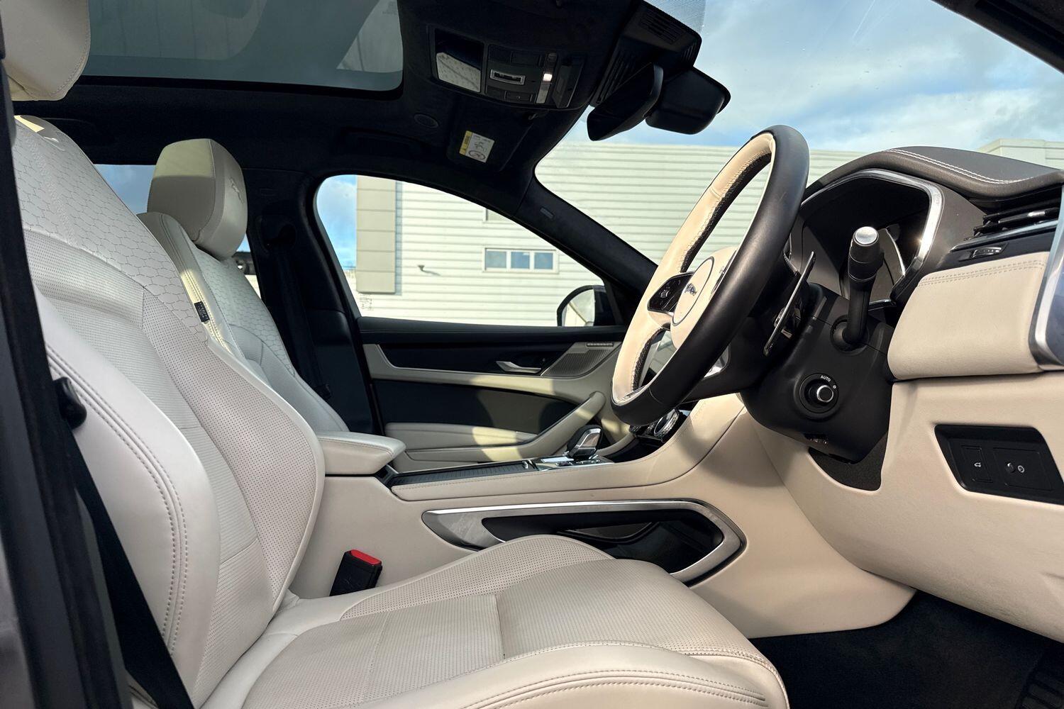 Used Jaguar F-Pace 2023 for sale - 77358850: Photo 18