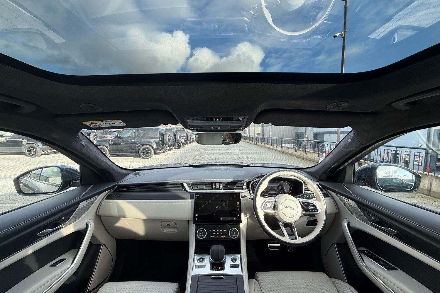 Used Jaguar F-Pace 2023 for sale - 77358850: Photo 3