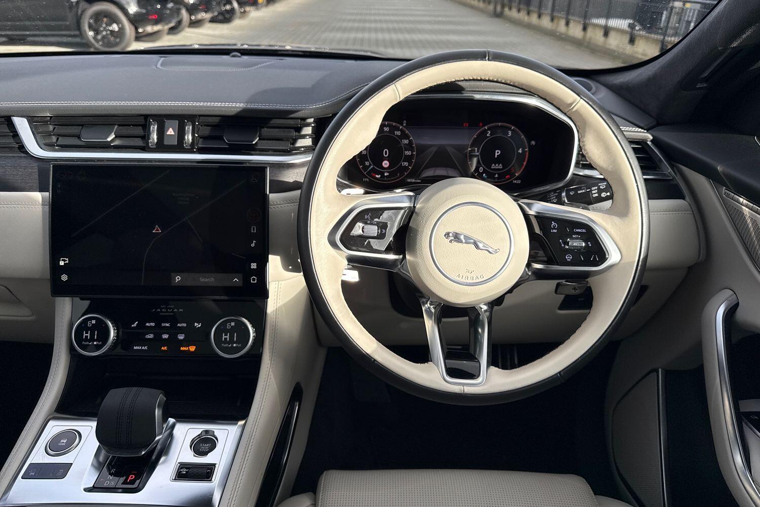 Used Jaguar F-Pace 2023 for sale - 77358850: Photo 31