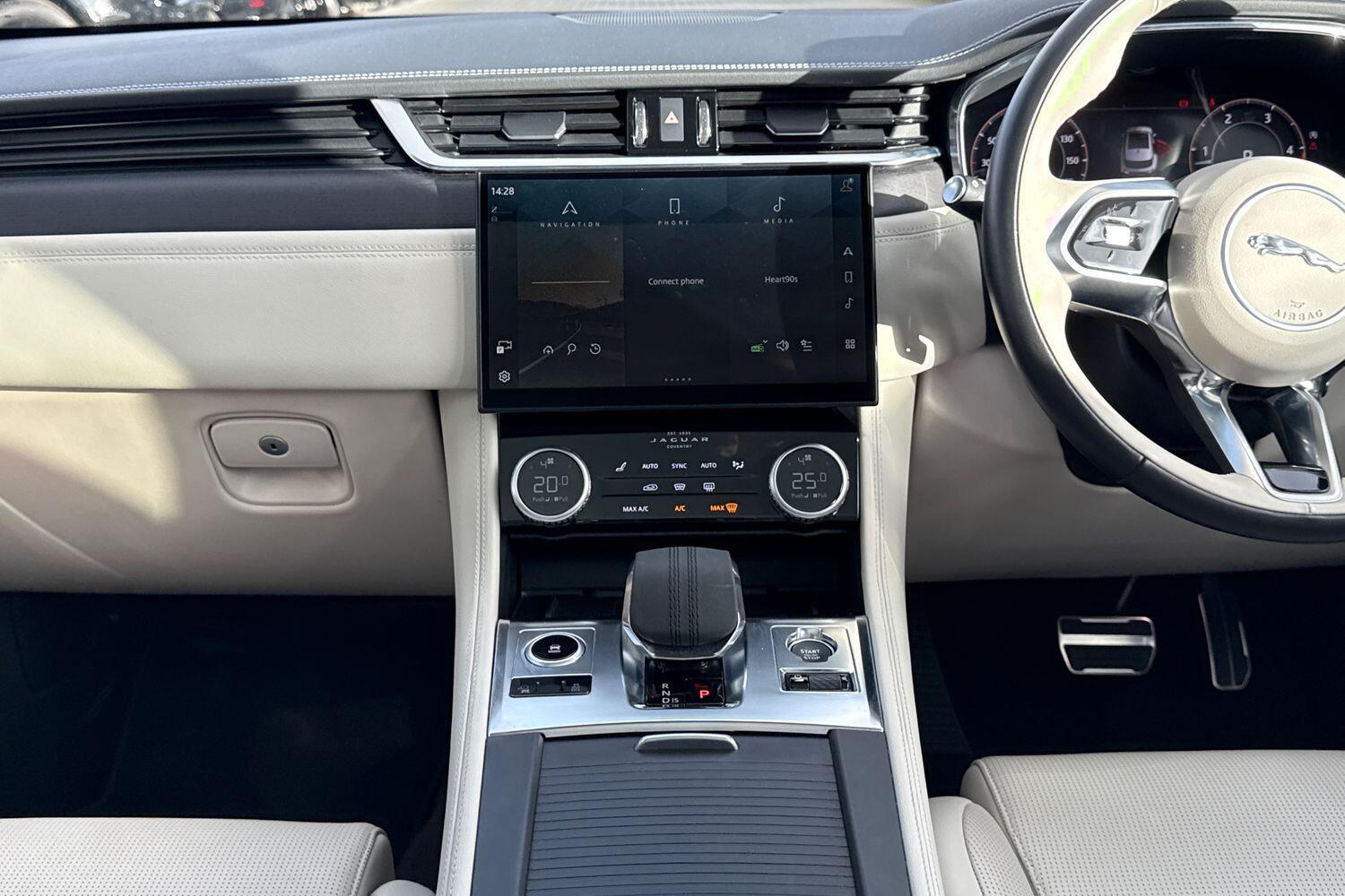 Used Jaguar F-Pace 2023 for sale - 77358850: Photo 32