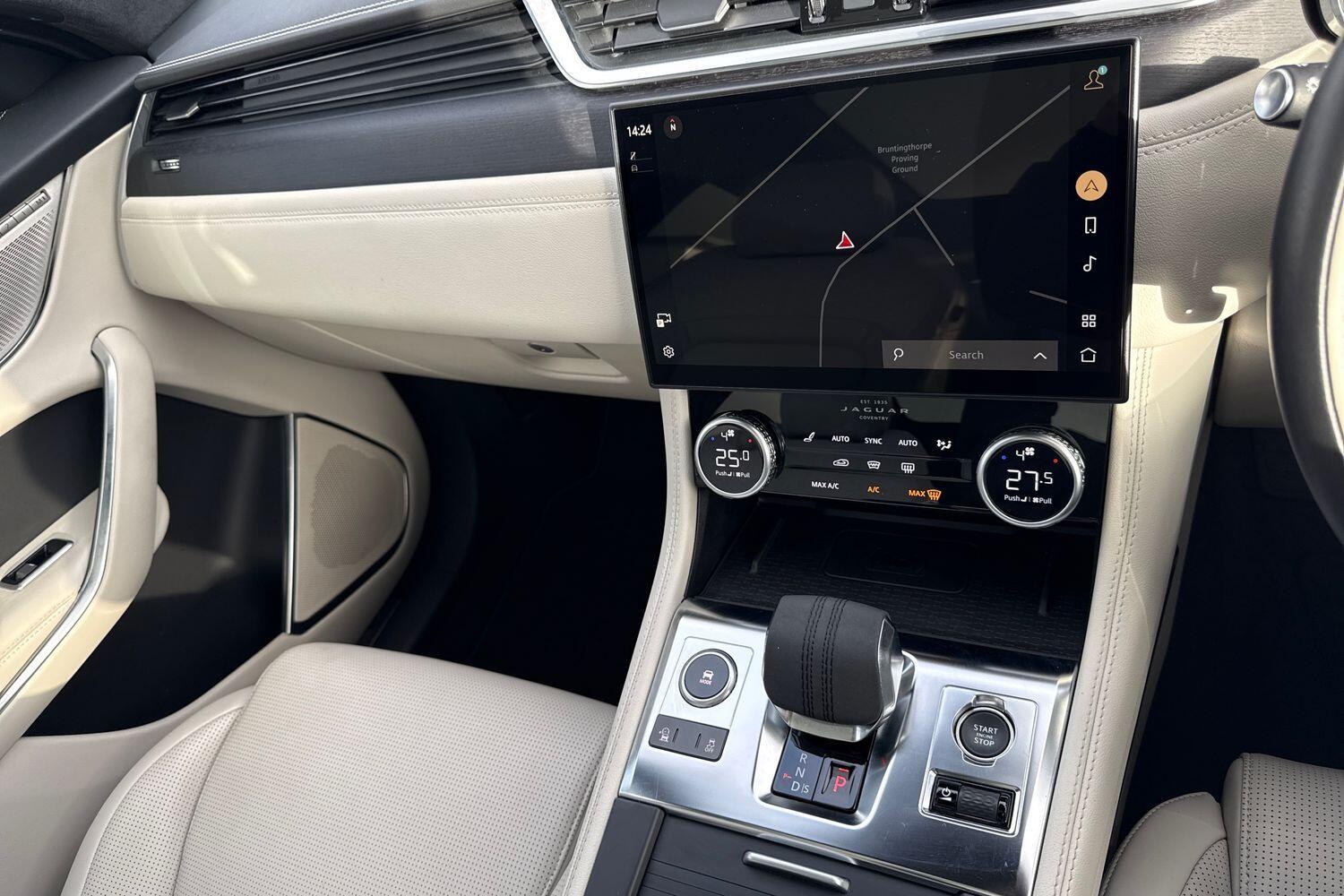 Used Jaguar F-Pace 2023 for sale - 77358850: Photo 33