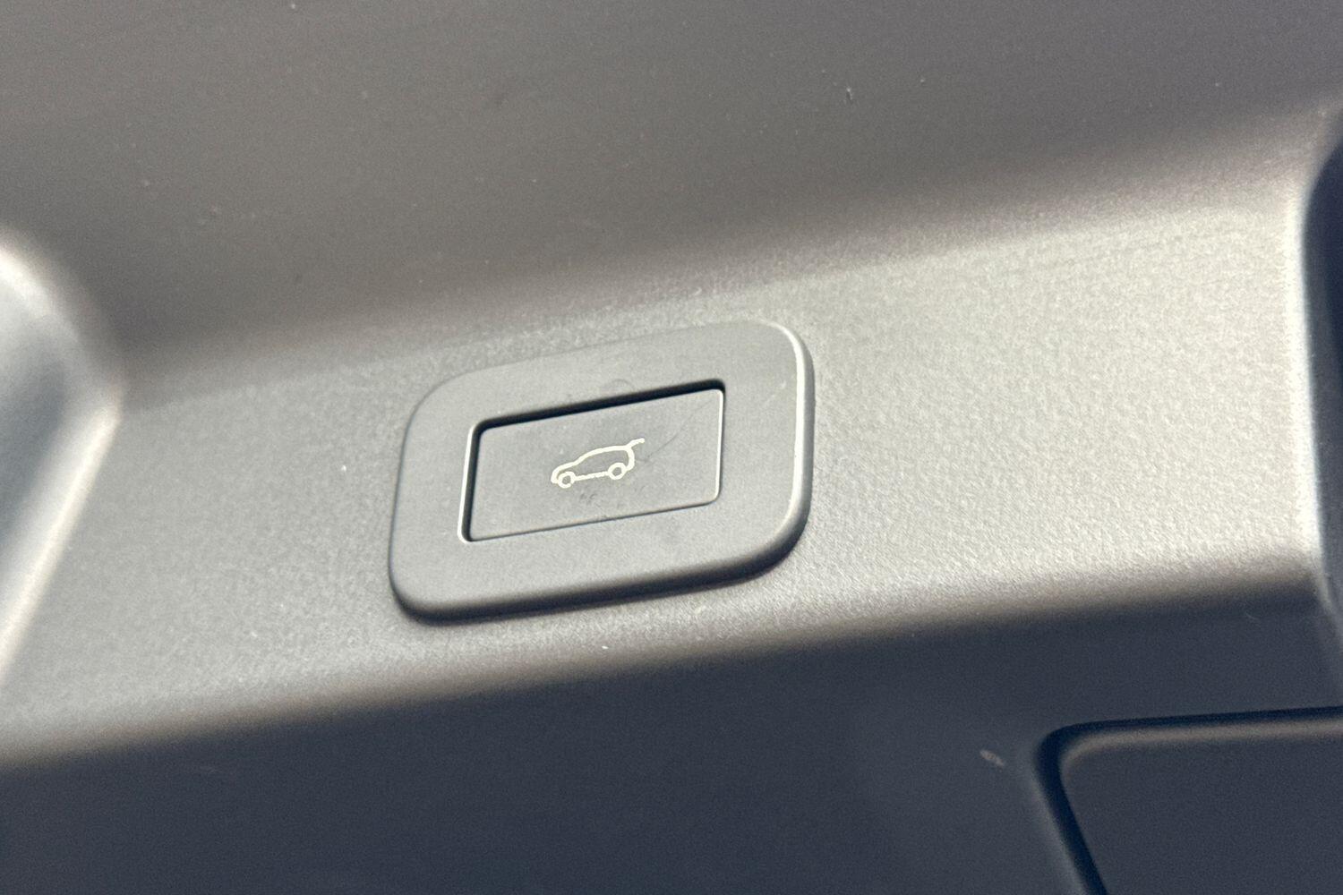 Used Jaguar F-Pace 2023 for sale - 77387492: Photo 32