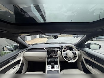 Used Jaguar F-Pace 2024 for sale - 76573615: Photo