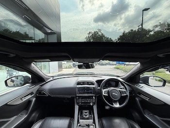 Used Jaguar F-Pace 2020 for sale - 75696791: Photo