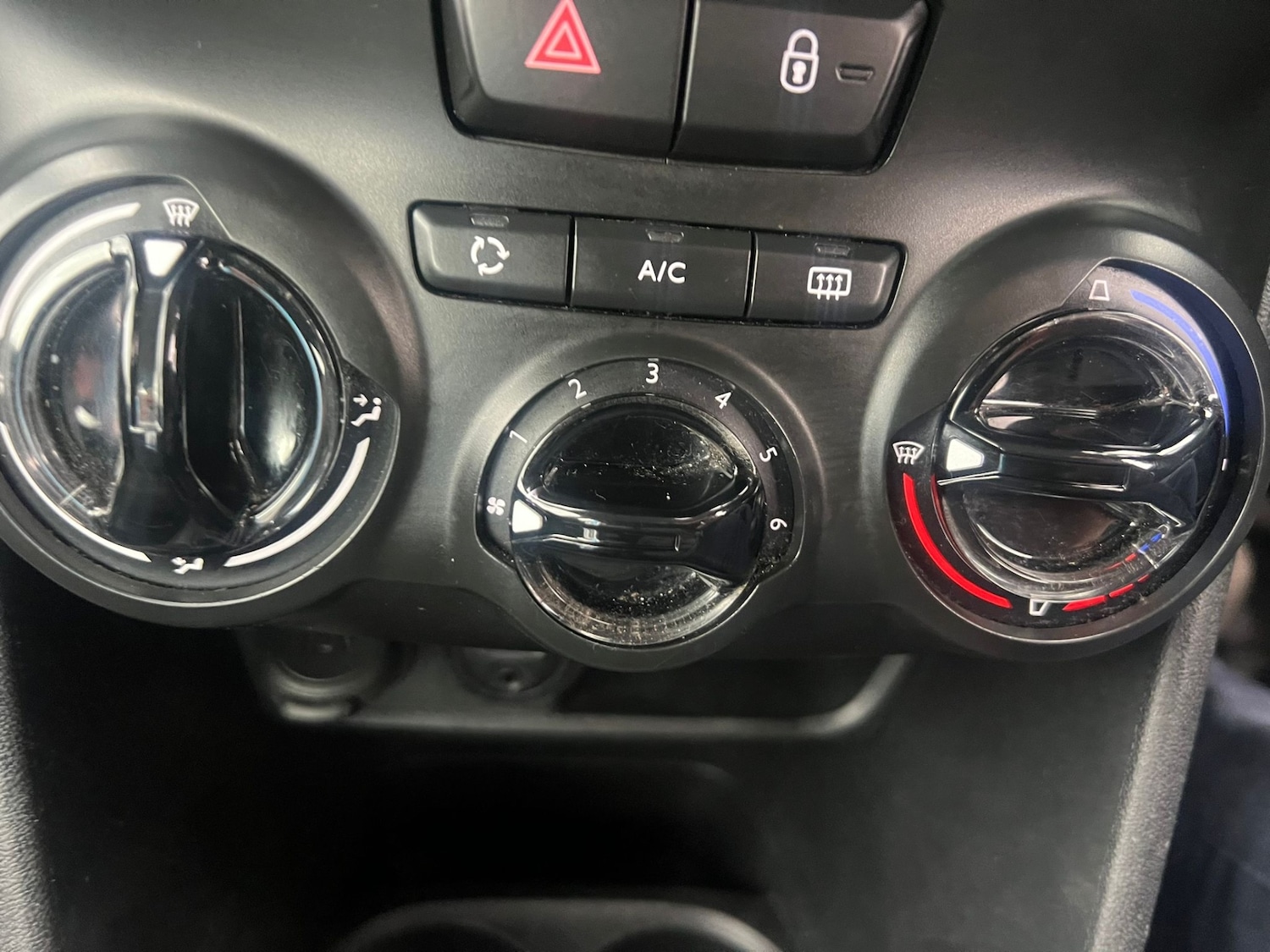 Used Peugeot 208 2017 for sale - 76882849: Photo 12