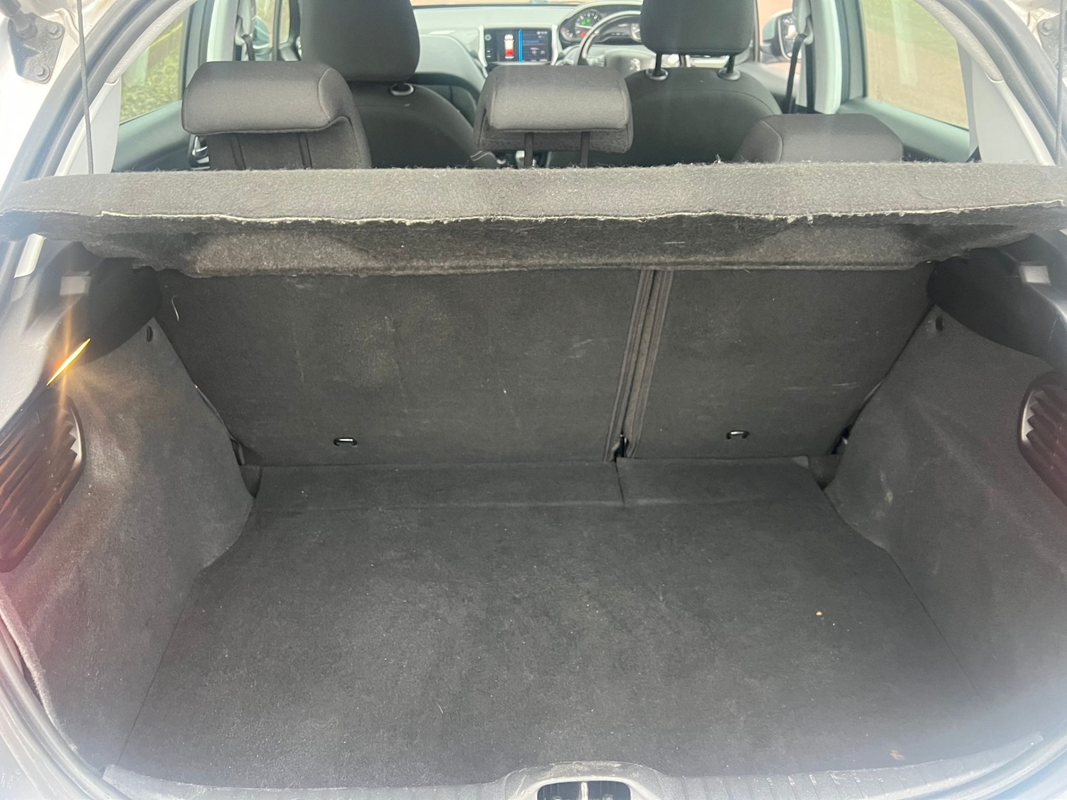 Used Peugeot 208 2017 for sale - 76882849: Photo 14