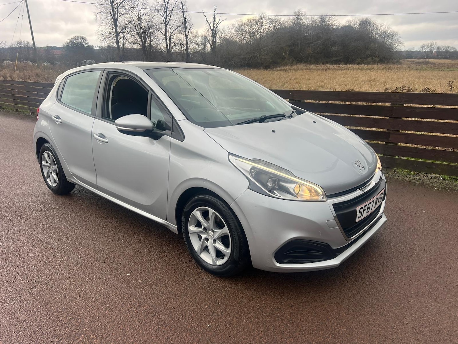 Used Peugeot 208 2017 for sale - 76882849: Photo 3
