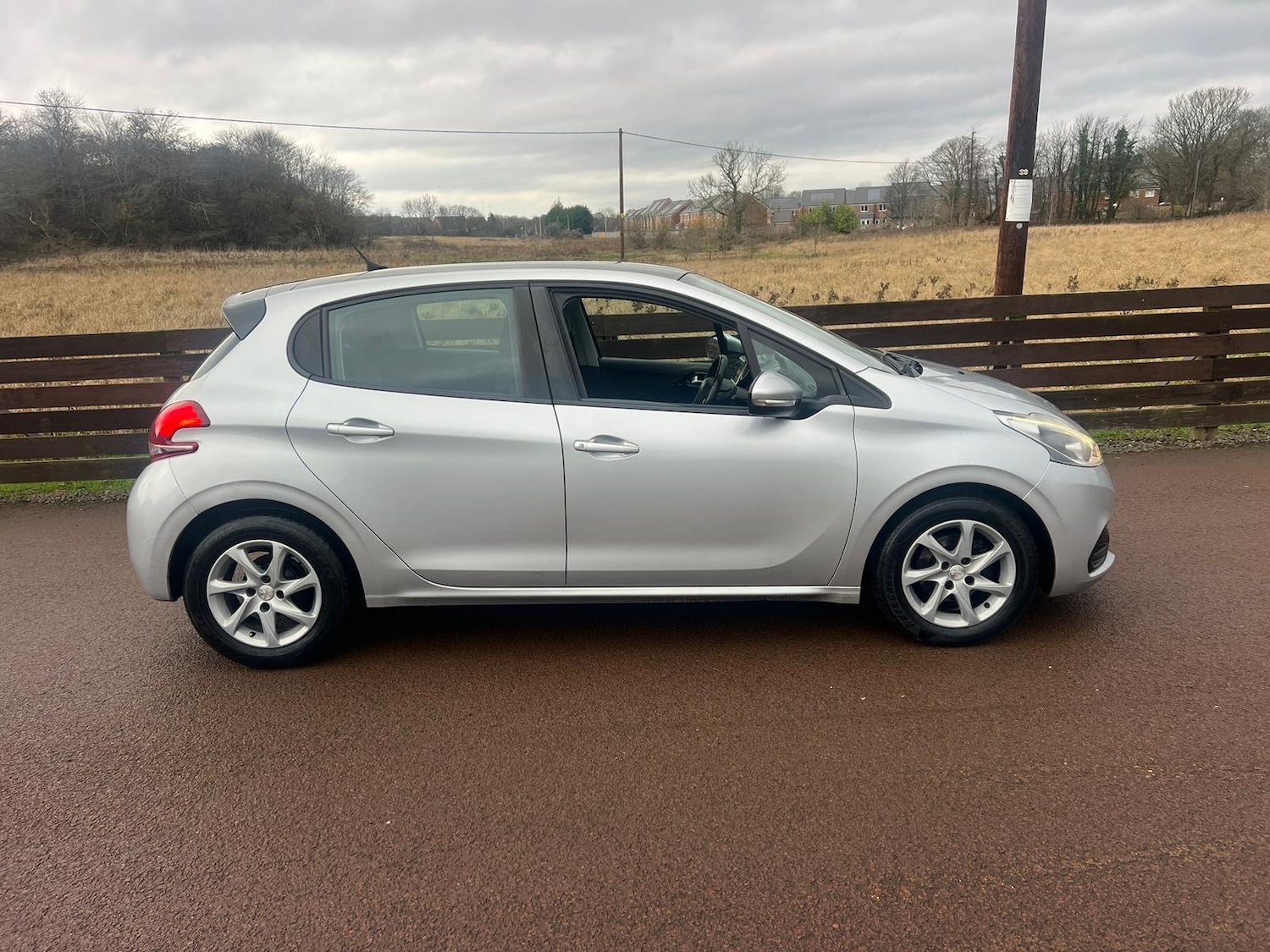 Used Peugeot 208 2017 for sale - 76882849: Photo 4