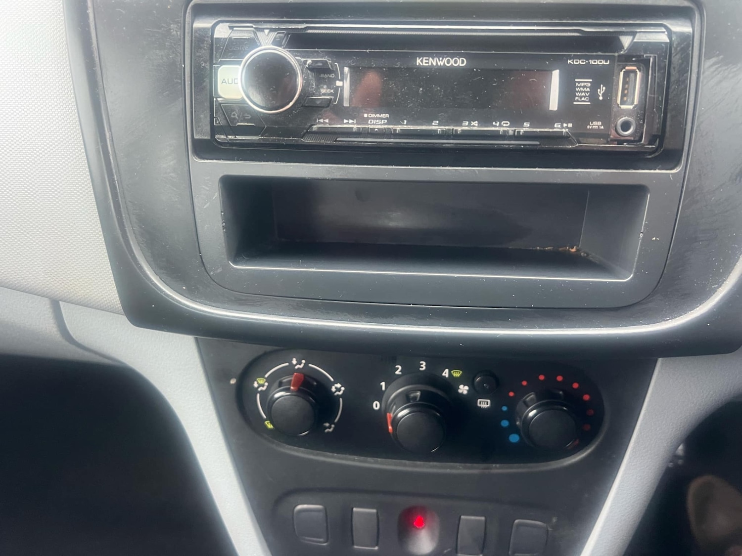 Used Dacia Sandero 2014 for sale - 77921775: Photo 11