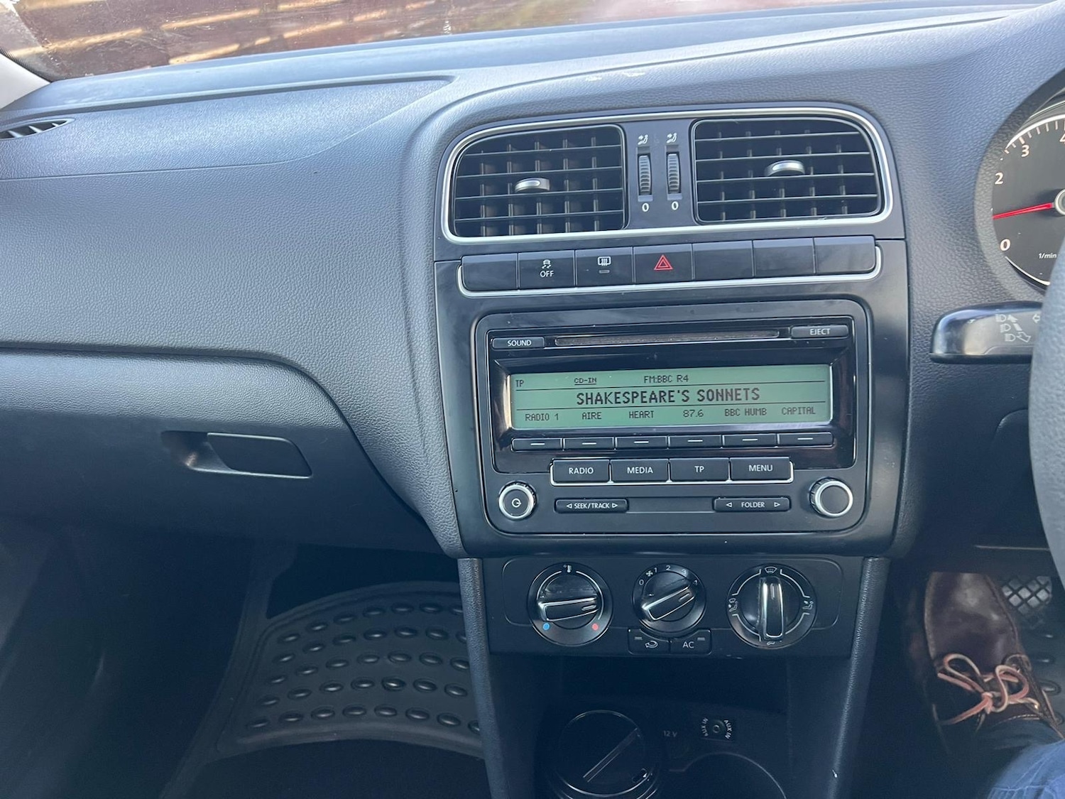 Used Volkswagen Polo 2011 for sale - 76882368: Photo 12