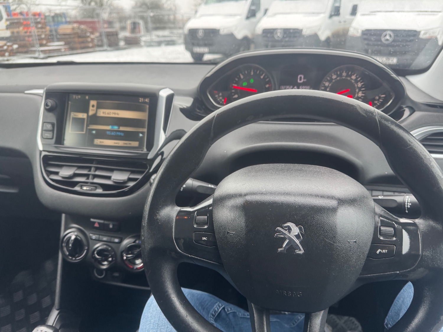 Used Peugeot 208 2013 for sale - 77179838: Photo 10