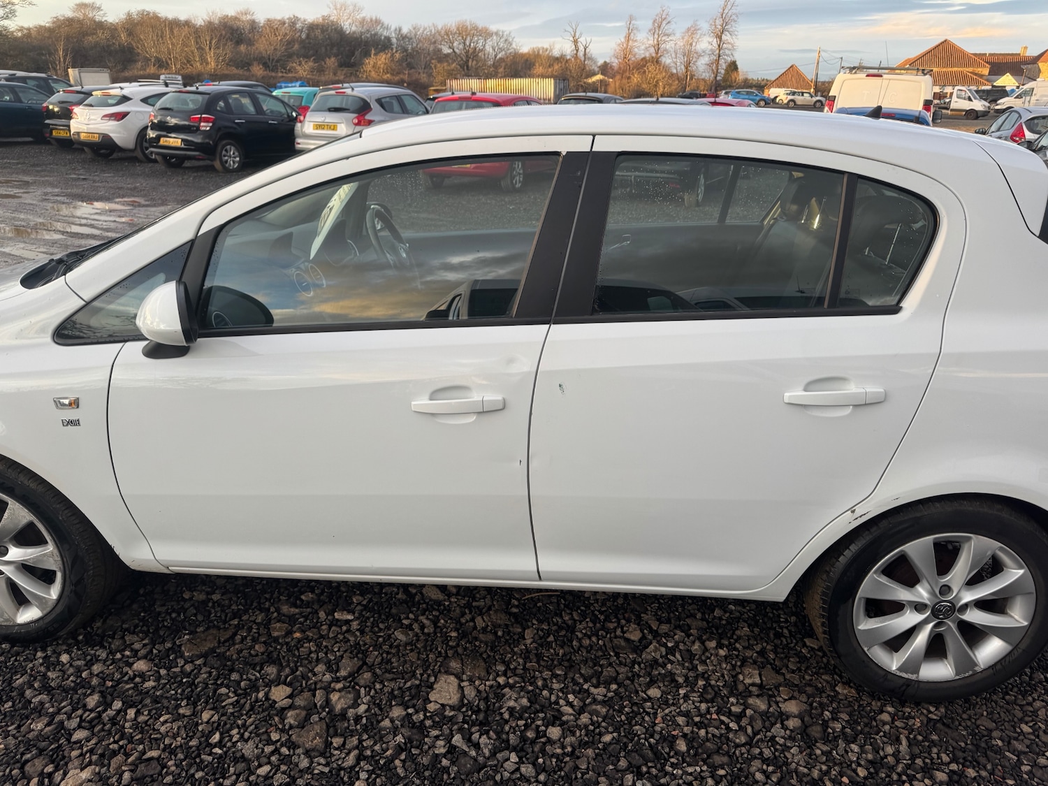 Used Vauxhall Corsa 2014 for sale - 77270809: Photo 3