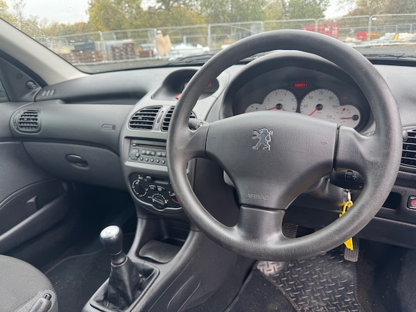 Used Peugeot 206 2009 for sale - 76231509: Photo 11