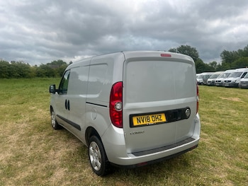 Used Vauxhall Combo 2018 for sale - 75955978: Photo