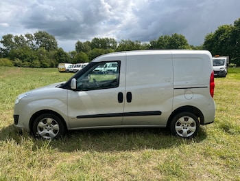 Used Vauxhall Combo 2018 for sale - 75968396: Photo