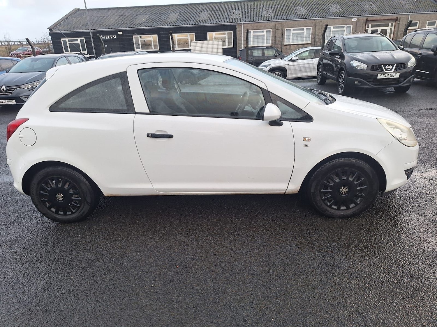 Used Vauxhall Corsa 2010 for sale - 76892373: Photo 2