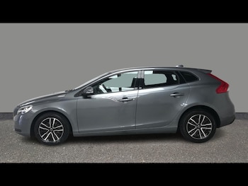 Used Volvo V40 2019 for sale - 79206776: Photo