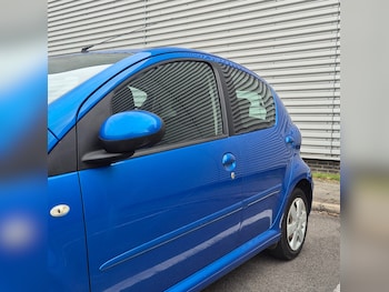 Used Toyota AYGO 2010 for sale - 79580873: Photo