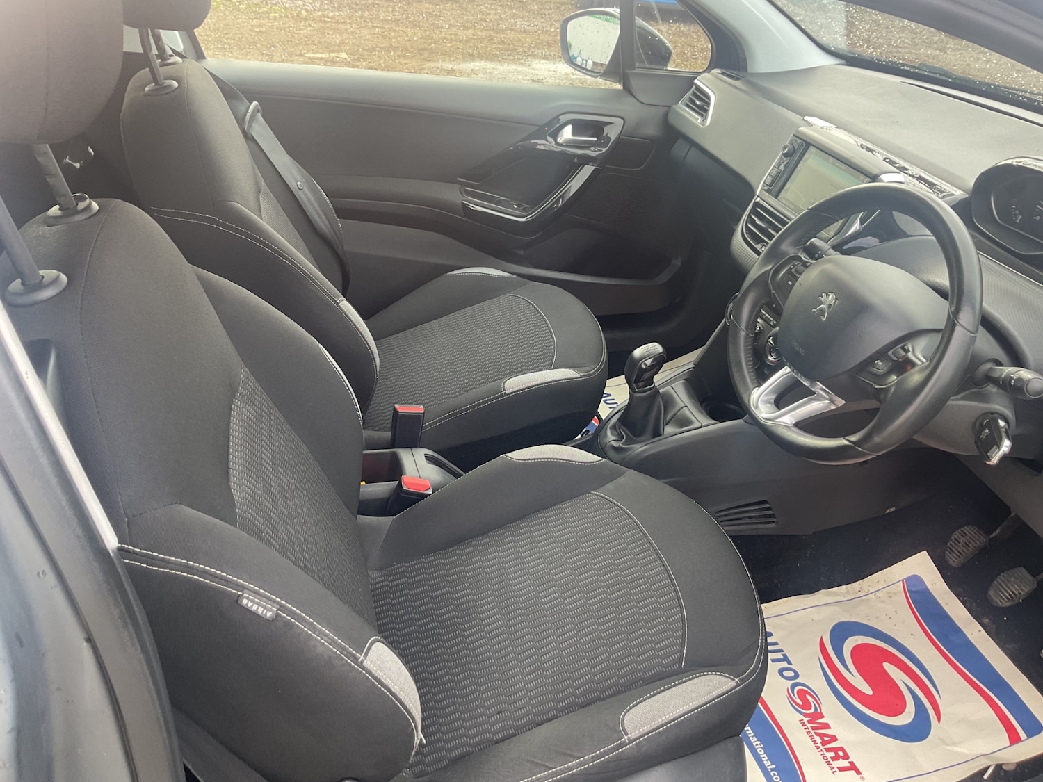 Used Peugeot 208 2015 for sale - 77643968: Photo 13