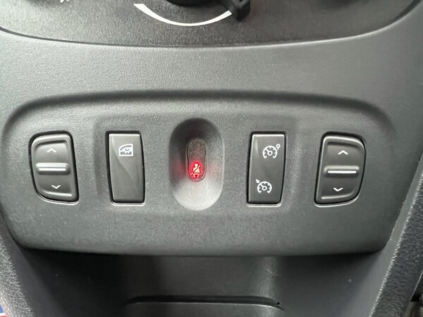 Used Dacia Sandero Stepway 2017 for sale - 76291185: Photo 31