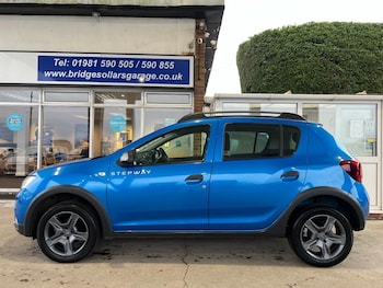 Used Dacia Sandero Stepway 2017 for sale - 77356631: Photo