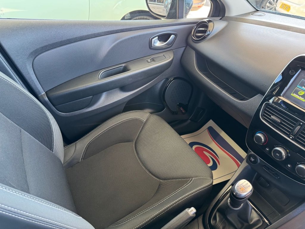Used Renault Clio 2018 for sale - 76080555: Photo 2