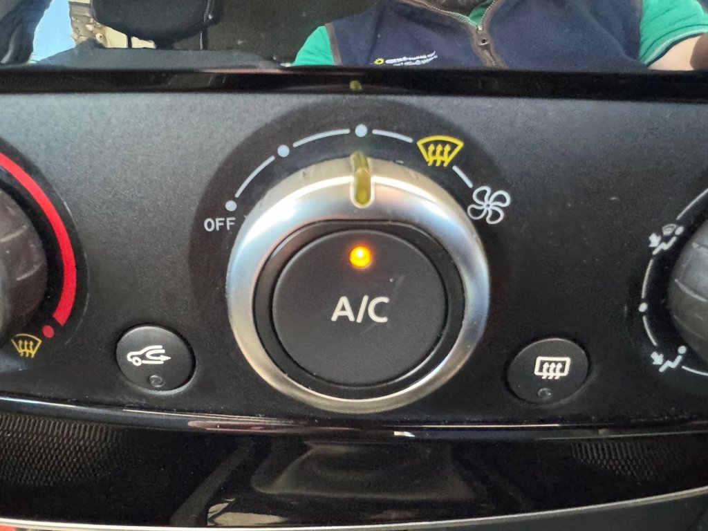 Used Renault Clio 2018 for sale - 76080555: Photo 34