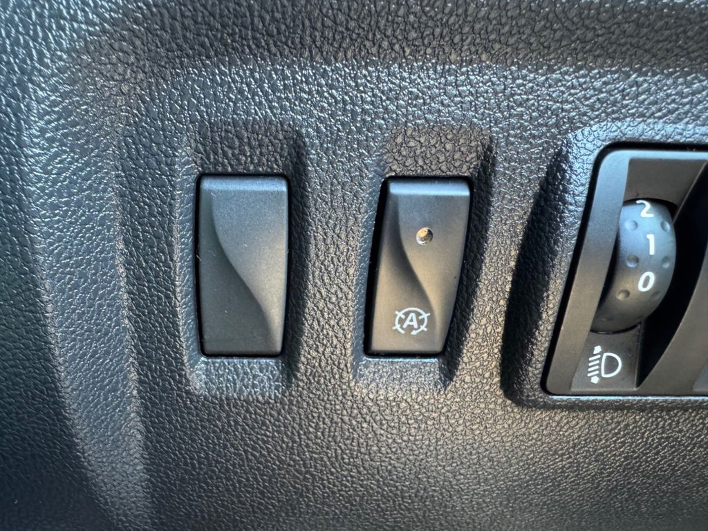 Used Renault Captur 2018 for sale - 76840820: Photo 23