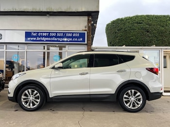 Used Hyundai Santa Fe 2017 for sale - 77302124: Photo