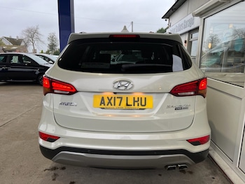 Used Hyundai Santa Fe 2017 for sale - 77302124: Photo