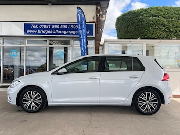 Used Volkswagen Golf 2019 for sale - 78663897: Photo
