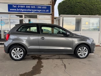 Used Volkswagen Polo 2016 for sale - 77145605: Photo