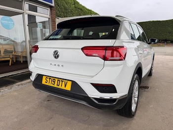 Used Volkswagen T-Roc 2019 for sale - 76820476: Photo