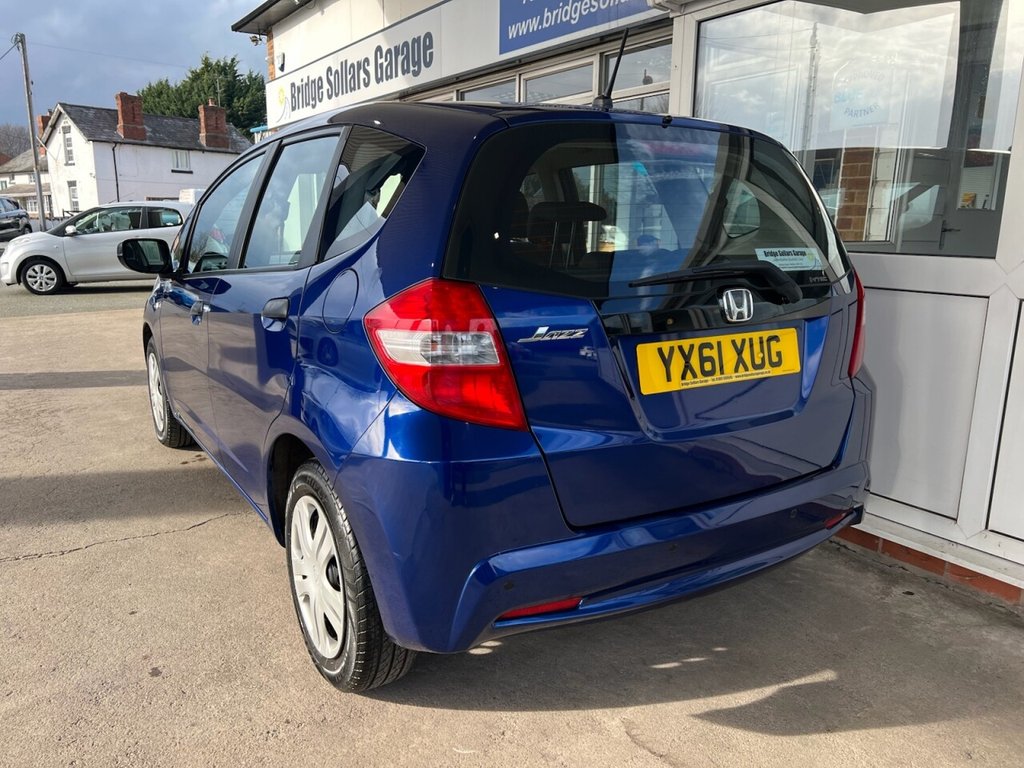 Used Honda Jazz 2011 for sale - 77780378: Photo 3