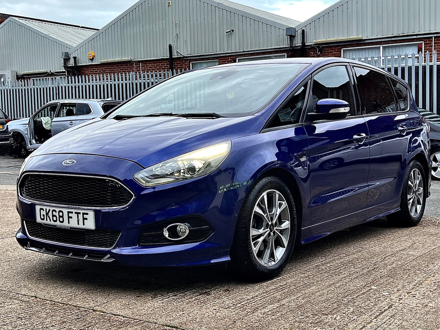 Used Ford S-Max 2018 for sale - 76358429: Photo 4