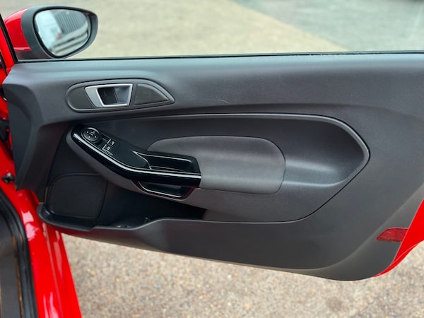 Used Ford Fiesta 2015 for sale - 76263431: Photo 9