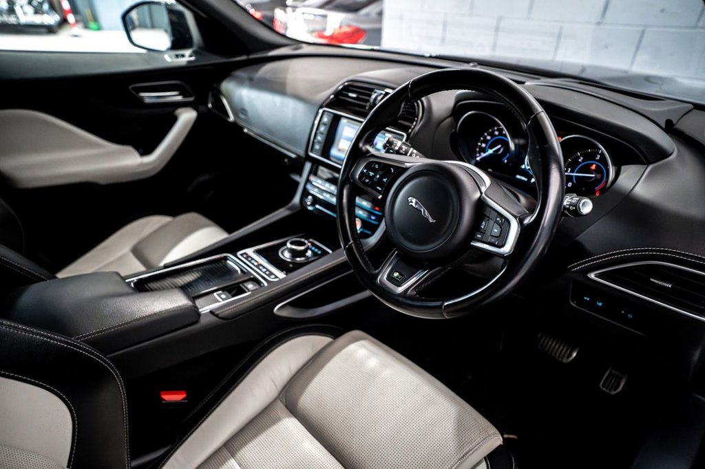 Used Jaguar F-Pace 2016 for sale - 77785581: Photo 11