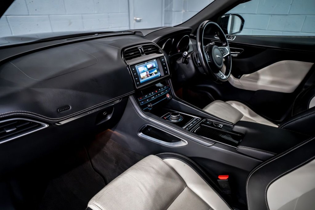 Used Jaguar F-Pace 2016 for sale - 77785581: Photo 16