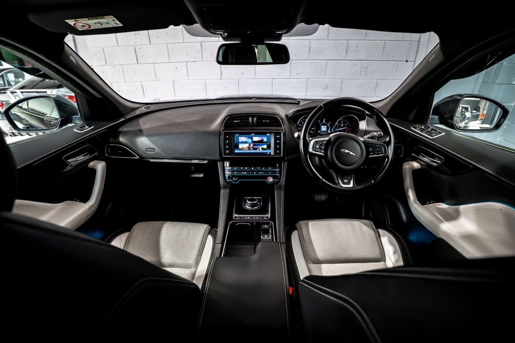 Used Jaguar F-Pace 2016 for sale - 77785581: Photo 2