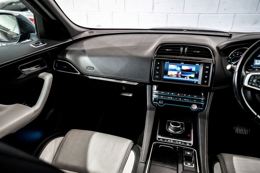 Used Jaguar F-Pace 2016 for sale - 77785581: Photo 28