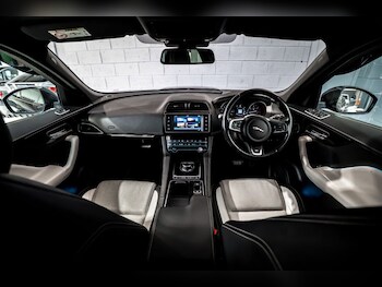 Used Jaguar F-Pace 2016 for sale - 77785581: Photo